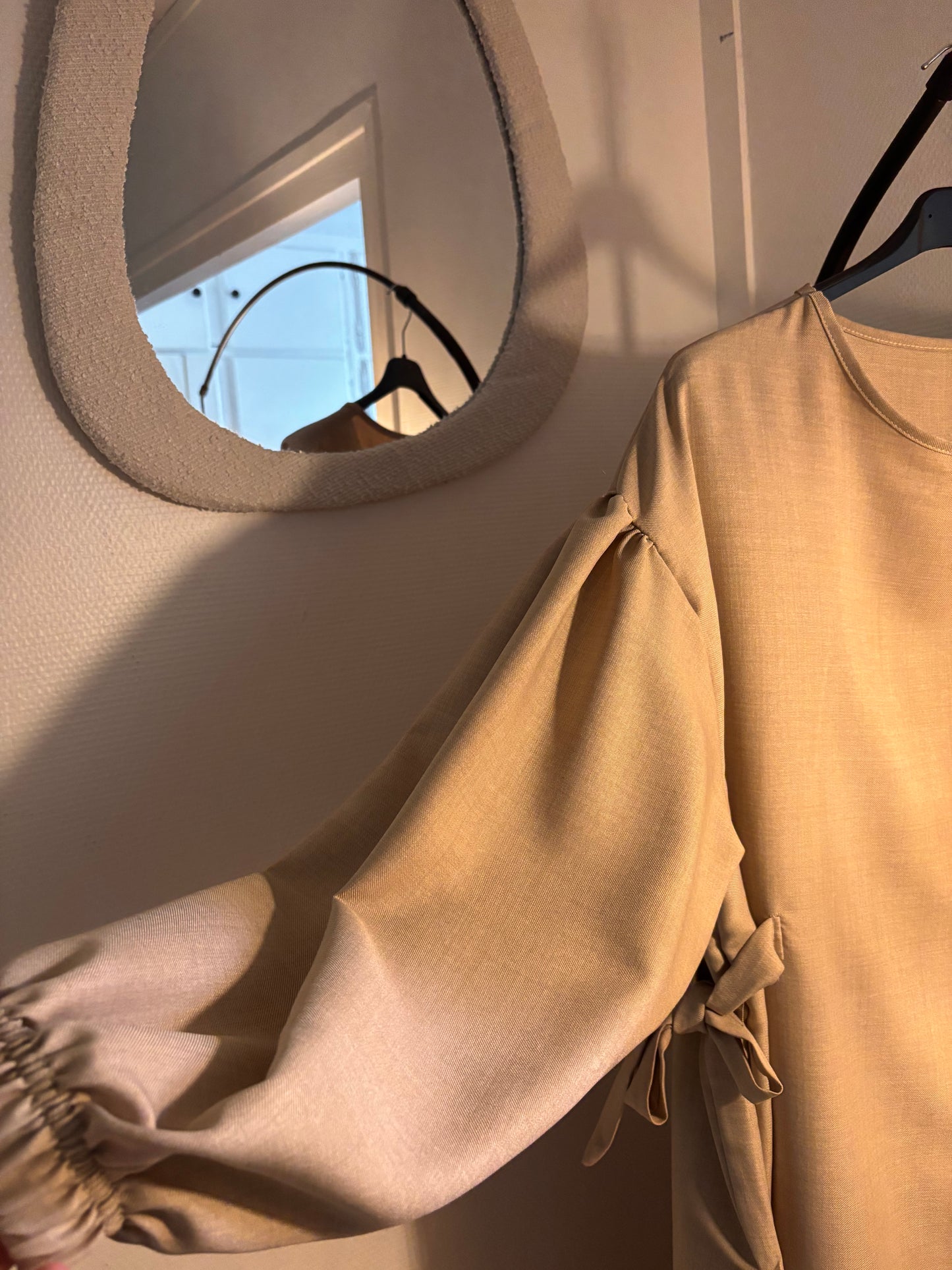 Abaya avec noeuds
