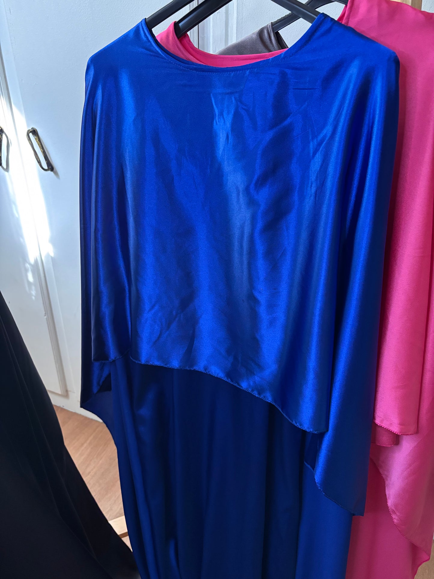 Robe avec cape