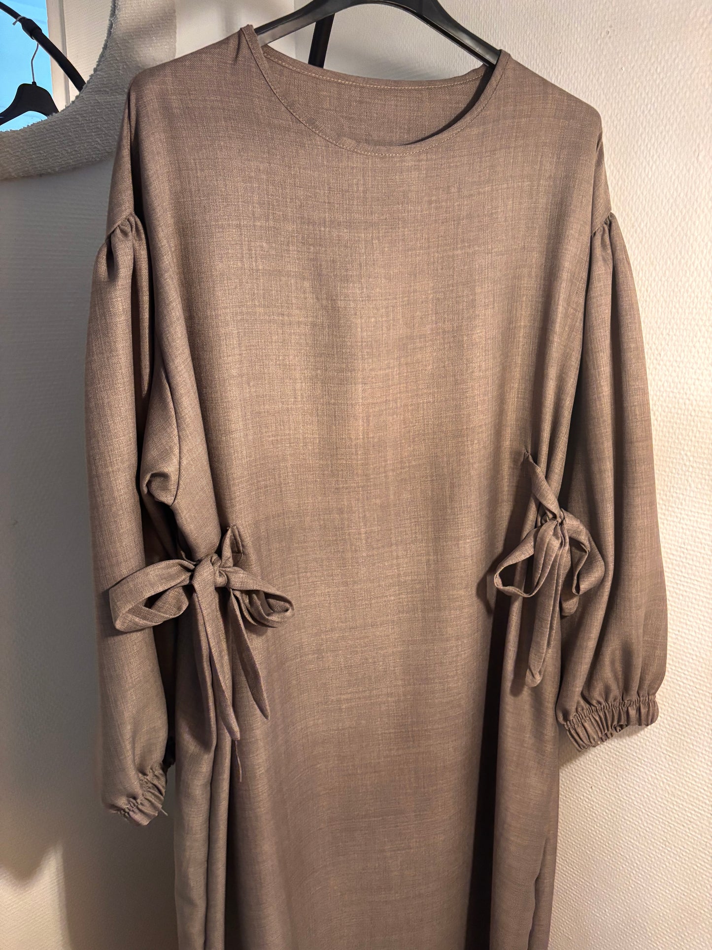 Abaya avec noeuds