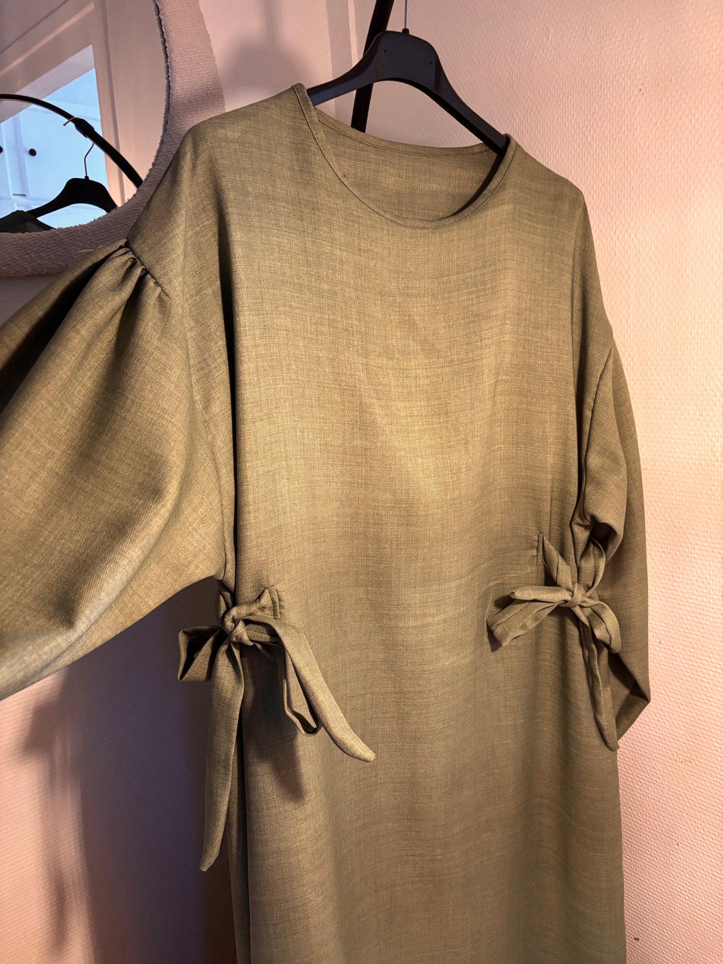 Abaya avec noeuds