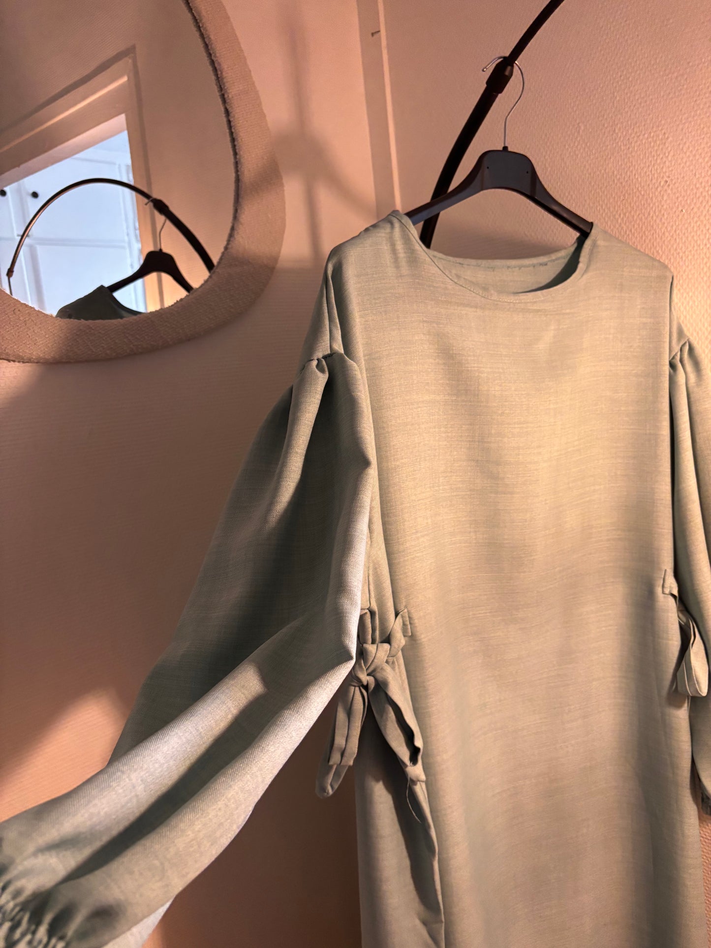 Abaya avec noeuds