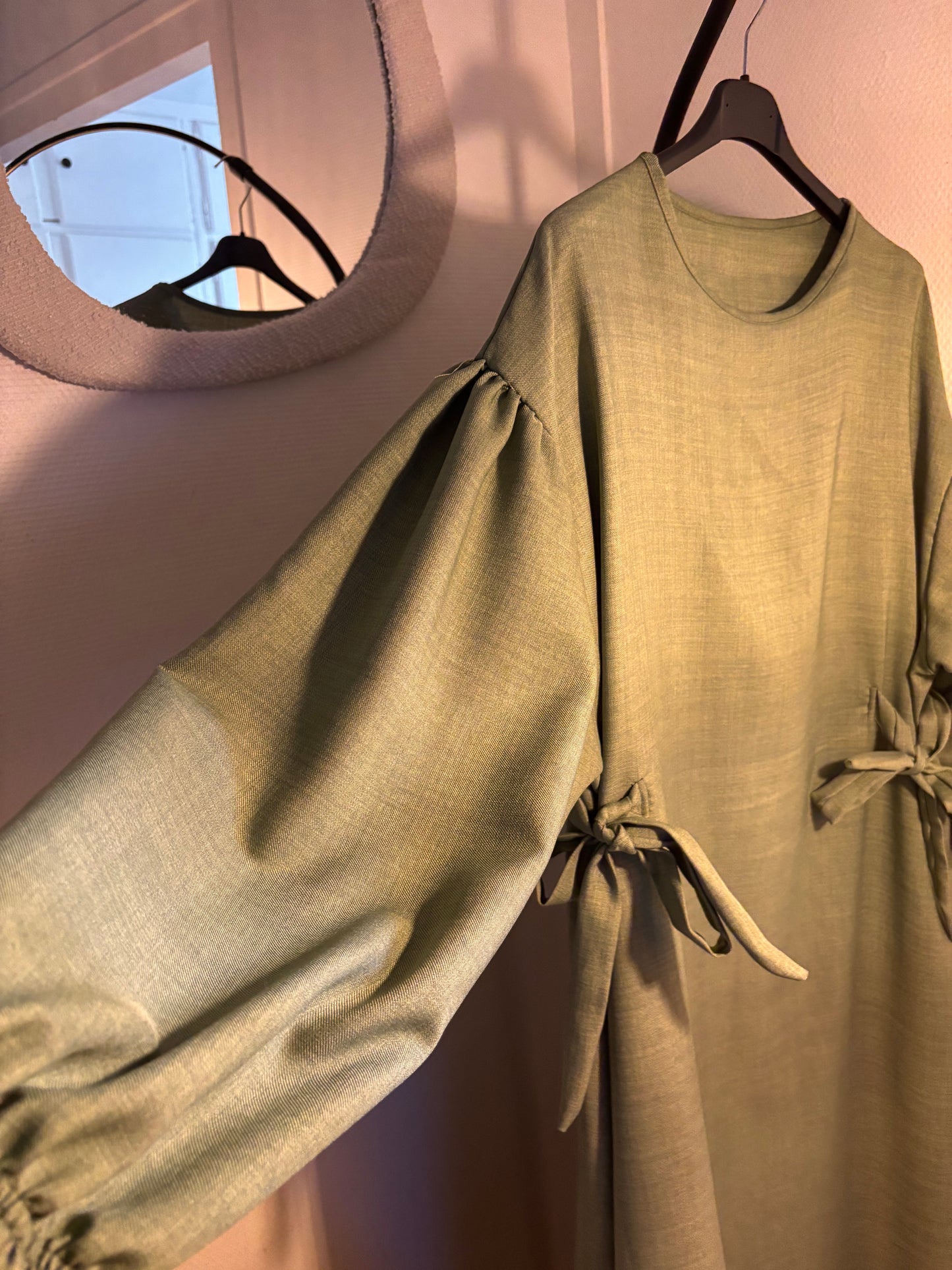 Abaya avec noeuds
